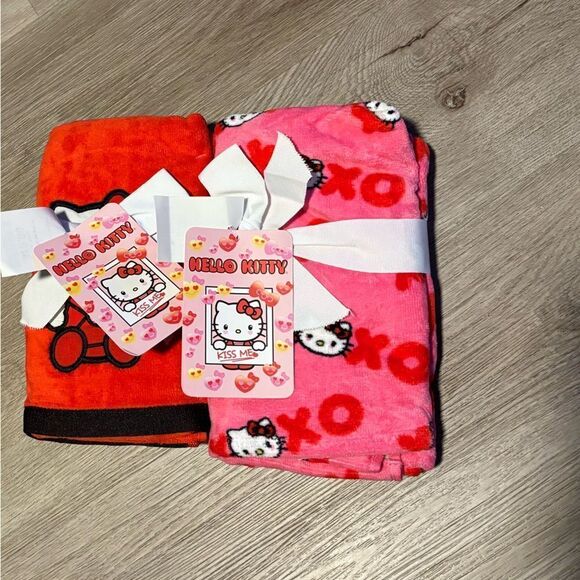 Hello Kitty Valentines towels - Picture 2 of 5